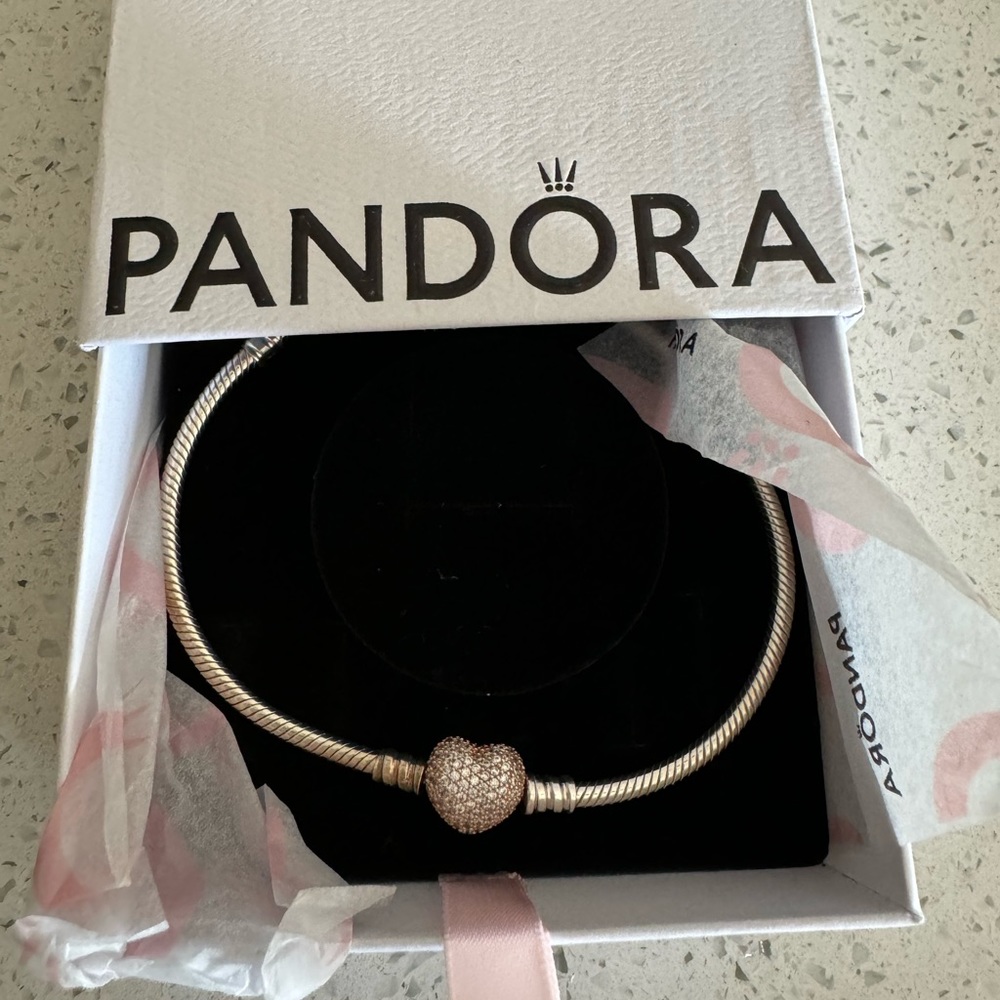 Pandora Moments snake chain bracelet with heart clasp 8.9 inch